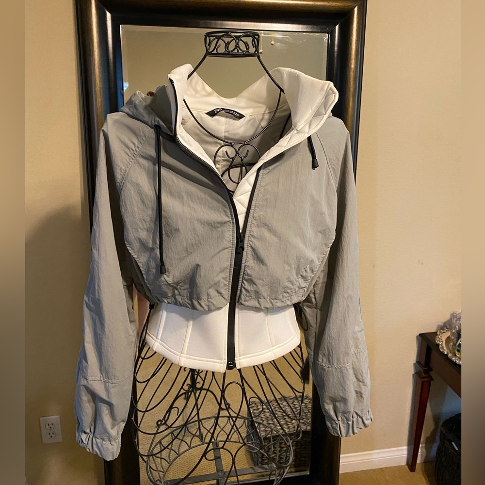 Zara Gray Utility Jacket with Hood and Cropped Fit